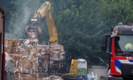 Brand bij Jansen Recycling aan Looweg