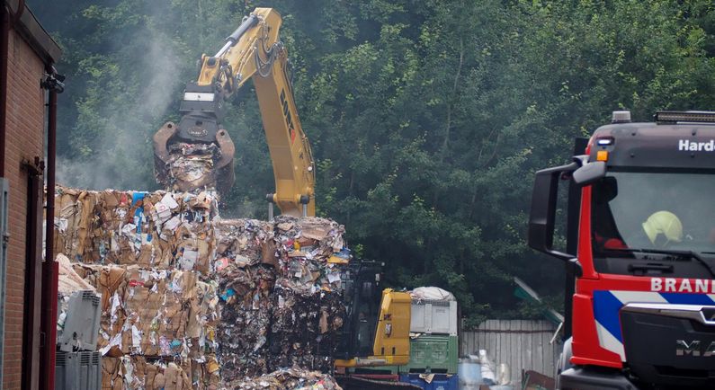 Brand bij Jansen Recycling aan Looweg