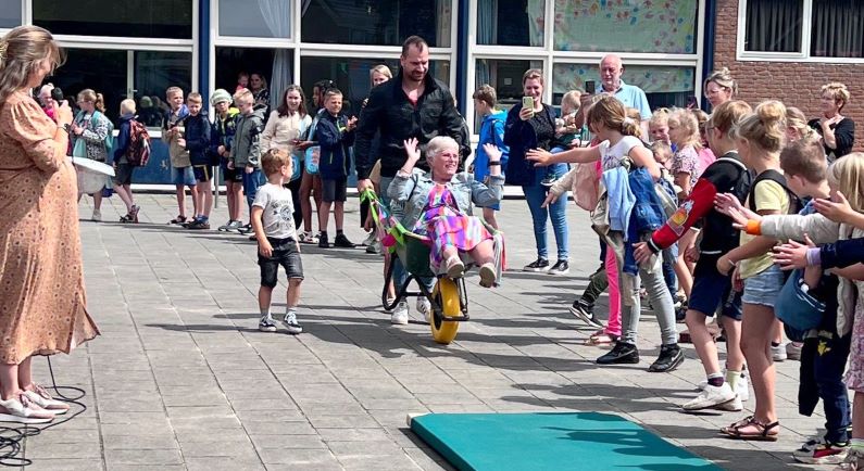 Juf Jeannet neemt afscheid bij De Slagkrooie