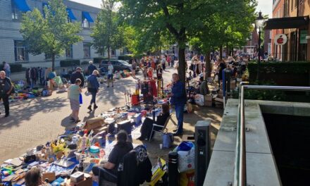 Drukte in centrum door Piekiesmarkt, braderie en kermis