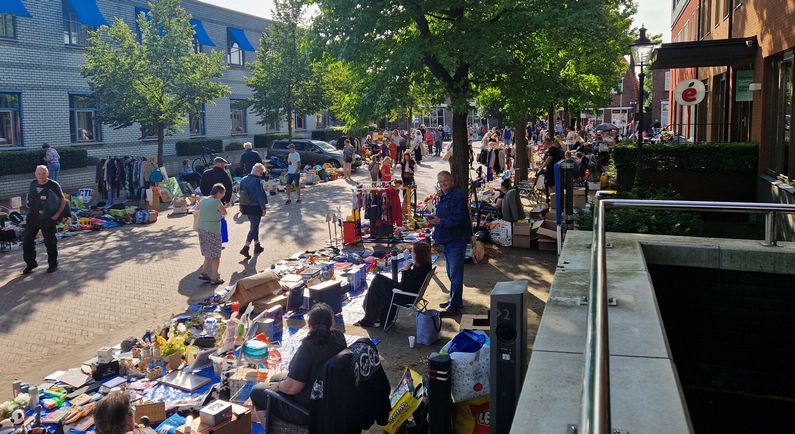 Drukte in centrum door Piekiesmarkt, braderie en kermis