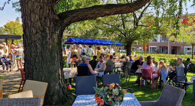 Zomermarkt De Schutse: drukbezocht en gezellig