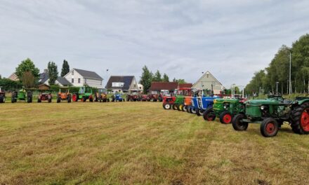 Oldtimertoertocht tractoren gestart (met filmpje)