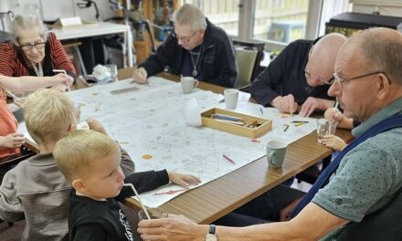 Rollebol viert Burendag met bewoners De Schutse