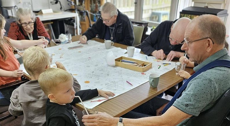 Rollebol viert Burendag met bewoners De Schutse