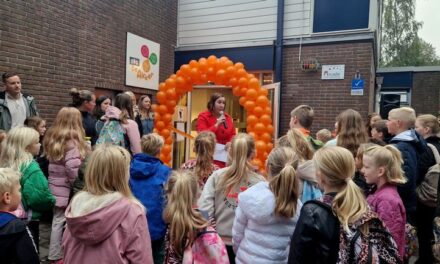 Basisschool De Akker opent Kinderboekenweek én de Bibliotheek op School