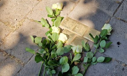 Onthulling twaalf nieuwe Stolpersteine