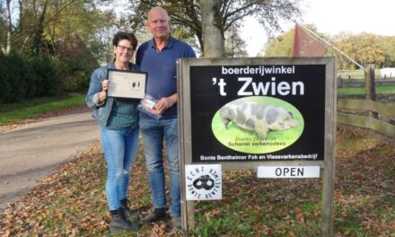 Boerderijwinkel ’t Zwien wint Europese award met rookworst Bonte Bentheimer