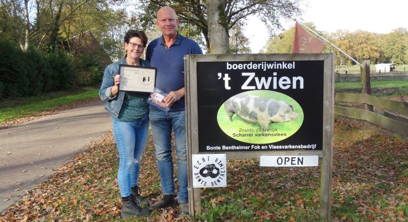 Boerderijwinkel ’t Zwien wint Europese award met rookworst Bonte Bentheimer