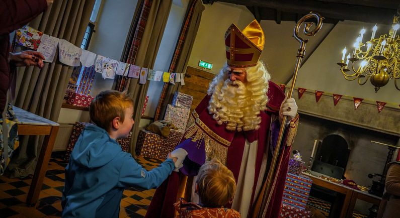 Sinterklaas krijgt veel bezoek in Kasteel