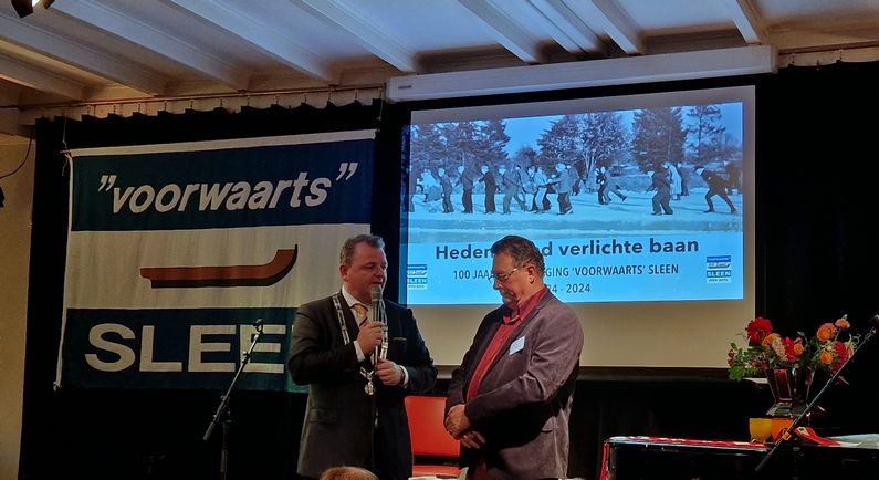 IJsvereniging Voorwaarts beleeft mooie middag met twee onderscheidingen