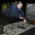 Lichtjes geplaatst op oorlogsgraven Geesbrug