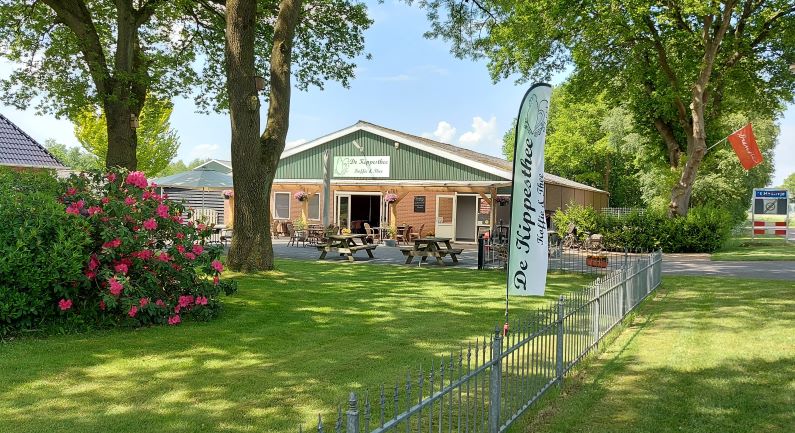De Kippesthee viert vijfjarig bestaan met feestelijke minifair