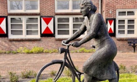 Viering jubilea wijkverpleging met classic car rally