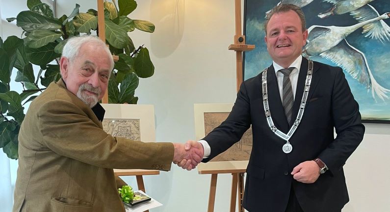 Stadshistoricus Gerrit Kleis schenkt unieke collectie aan gemeentearchief