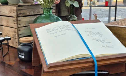 Veel mensen bezoeken kas ‘Rouwen en Vieren Coevorden’