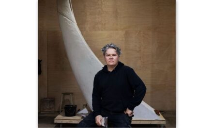 Kunstenaar uit Zwinderen maakt Nationaal Moluks Monument