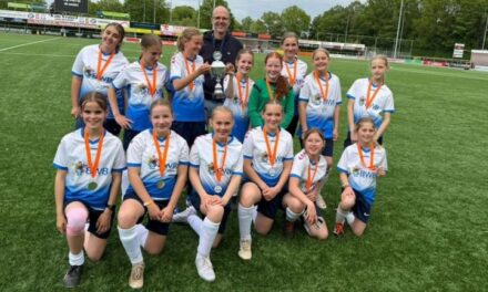 Meisjesteam BWB-school wint regiofinale KNVB Schoolvoetbaltoernooi