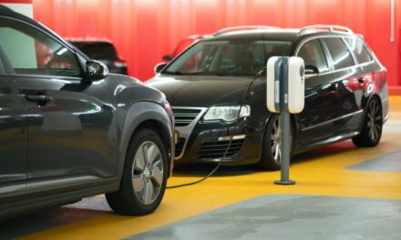Wat een hybride leaseauto een huishouden in Coevorden gemiddeld bespaart