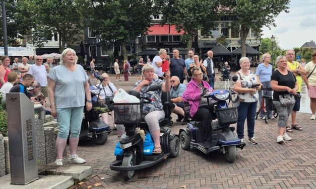 Kasteelmarkt en Toppers van Oranjeshow trekken veel bezoekers