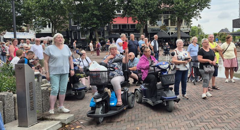 Kasteelmarkt en Toppers van Oranjeshow trekken veel bezoekers