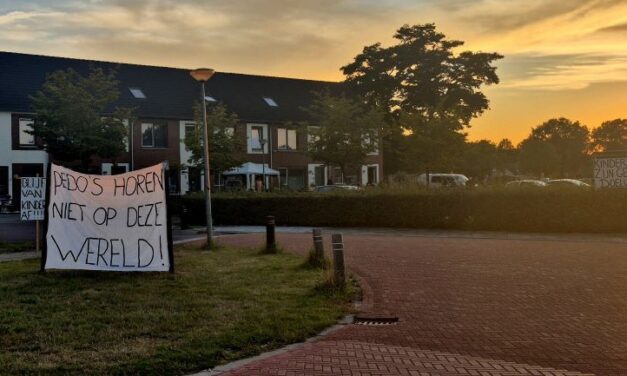 Aantal bewoners Tuindorp plaatst protestspandoeken