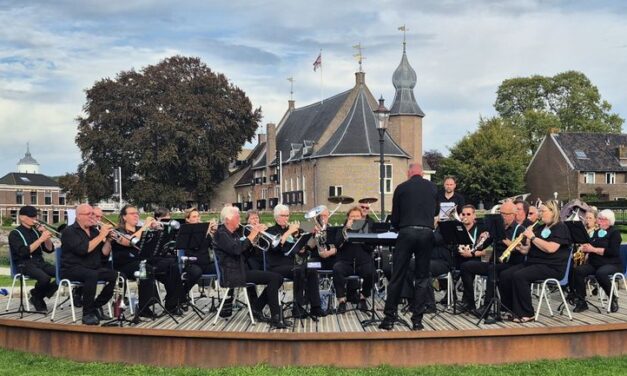 Kasteeltuinconcert trekt veel belangstelling (met foto’s en filmpjes)