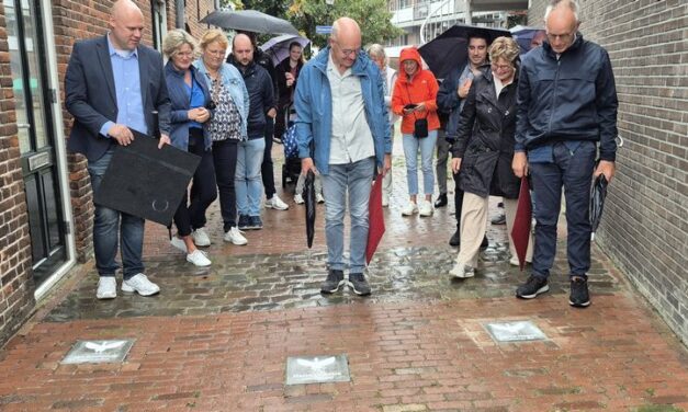 Eerste tegels voor Cultuurhelden onthuld