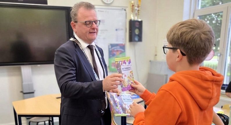 Burgemeester opent Oktober Kindermaand in St. Theresiaschool